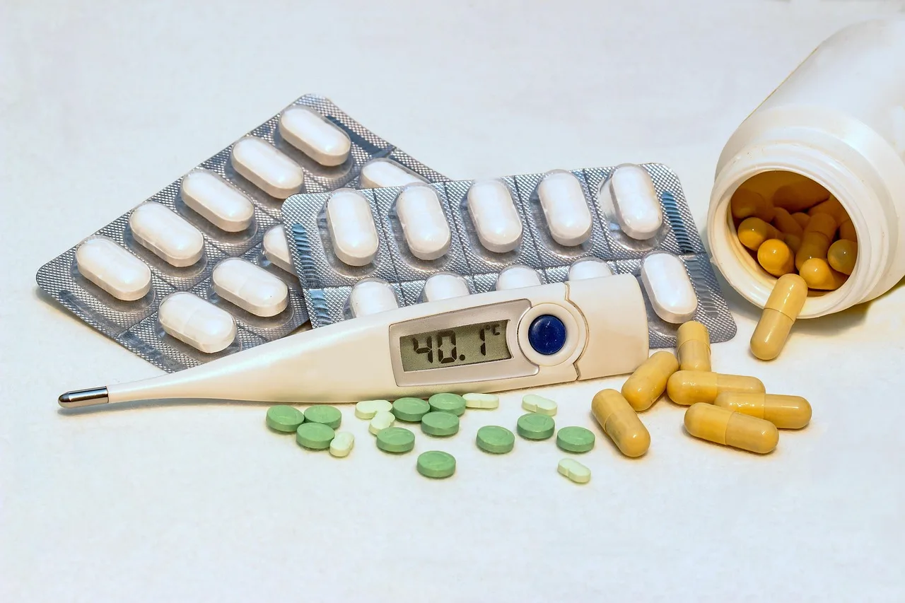 clinical thermometer, thermometer, fever, temperature, fever knife, digital clinical thermometer, degrees celsius, high fever, displaying temperature, pills, capsules, film tablets, flu, ill, recover, be healthy, health. How to audit a clinical study story before it runs