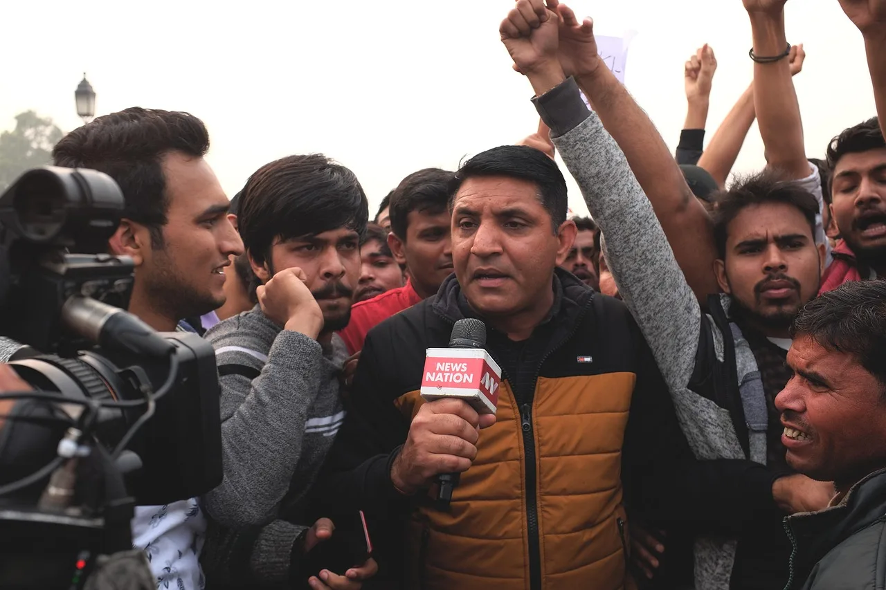 journalist, tv, reportage, media, news, camera, reporter, television, press, operator, equipment, video, woman, stream, microphone, human, crowd, india, strike, pakistan, people, developments, protesters. Synthetic media verification checklist for suspicious footage