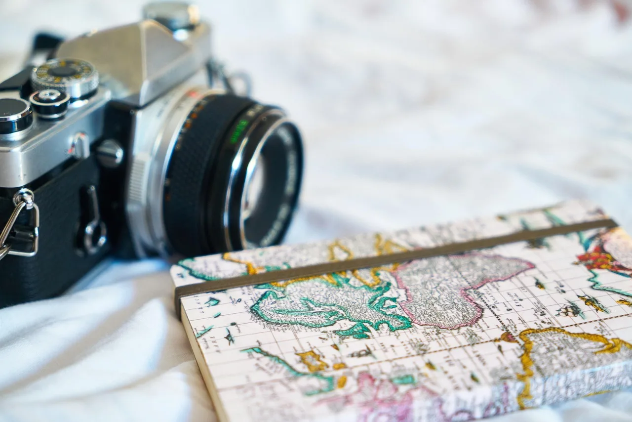 old, notebook, map, book, holiday, hobby, photograph, photography, camera, gezi, trip, traveler, journalist, notebook, journalist, journalist, journalist, journalist, journalist. Synthetic media verification for reporters: evidence lanes and bounded findings