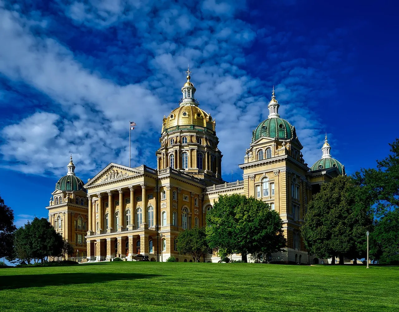 des moines, iowa, nature, state capitol, building, structure, dome, landmark, historic, hdr, sky, clouds, lawn, grounds, government, architecture, city, cities, urban. 5 Checks for a State Bill Signing Claim Before You Report It