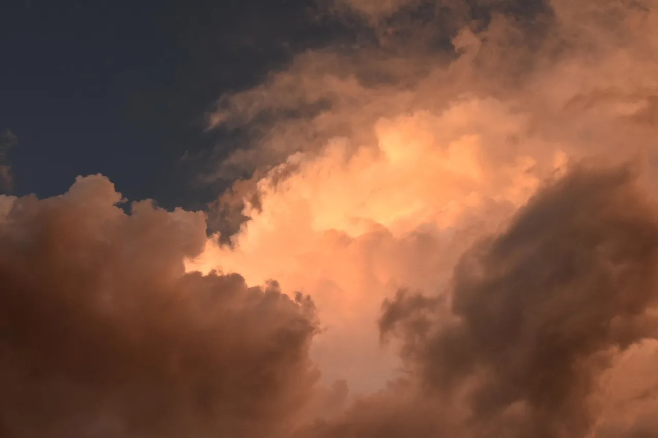 luminous clouds, sunset, stormy weather, rain, nature, weather, storm, dusk. Weather and disaster reporting problems and fixes